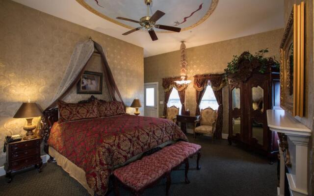 Gruene River Hotel & Retreat