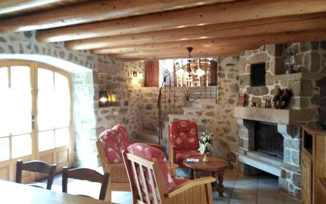 House With 3 Bedrooms in Saint-pal-de-senouire, With Wonderful Mountai