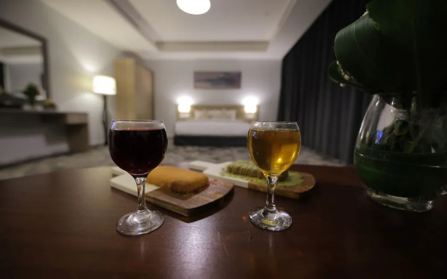Laten Suites Al Salim Plaza