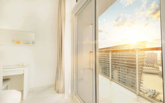 LUX - Binghatti Canal View Suite