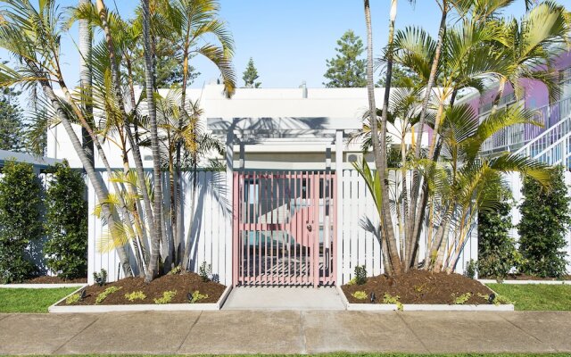 Ventura Beach Motel 2 Bedroom Poolside 4