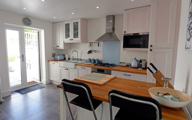 Valley Retreat - Peaceful Location Walk to Beach Parking