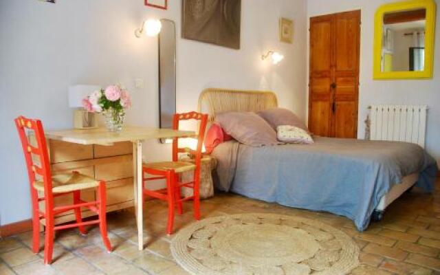 Les Volets Bleus Provence