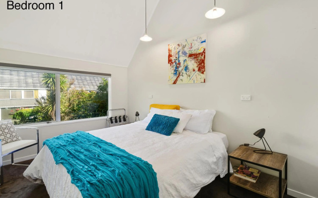 Water's Edge City Retreat – Guest Rooms – Rotorua