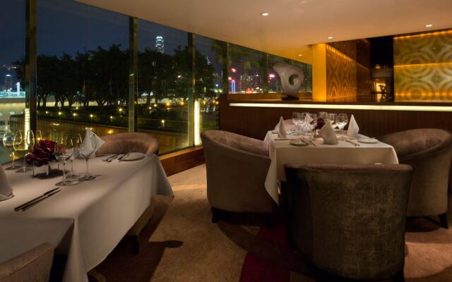 The Royal Pacific Hotel & Towers