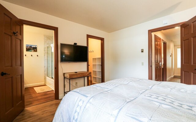 Snowflower 3 Remodeled and Modern, Private Washer Dryer with Fireplace by RedAwning