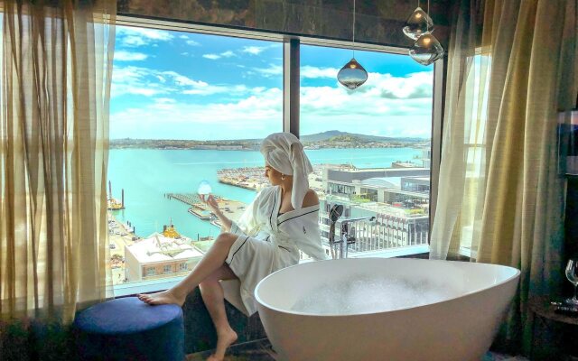 SO/ Auckland