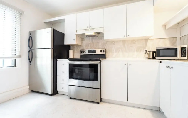 Rue Drolet 2-Bedroom Apartment