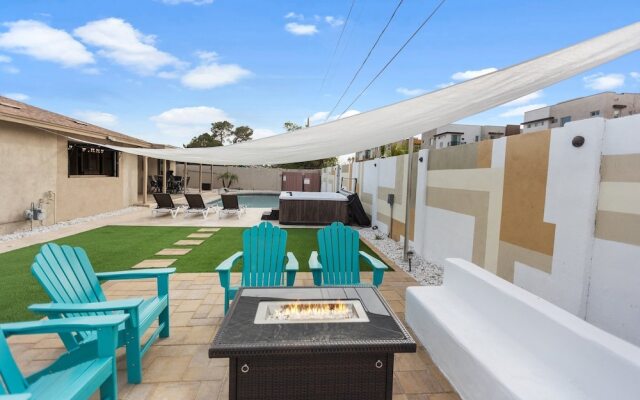 OldTown Lux 4BR/3BA HeatedPool+HotTub+GameRoom/14 by RedAwning