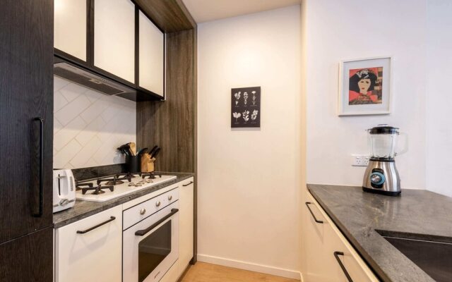 Charming 1-br Apt W/pool & Gym -15 Mins From City!