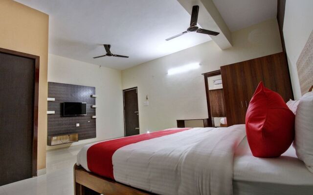 Oyo 44203 Sri Manis Residency
