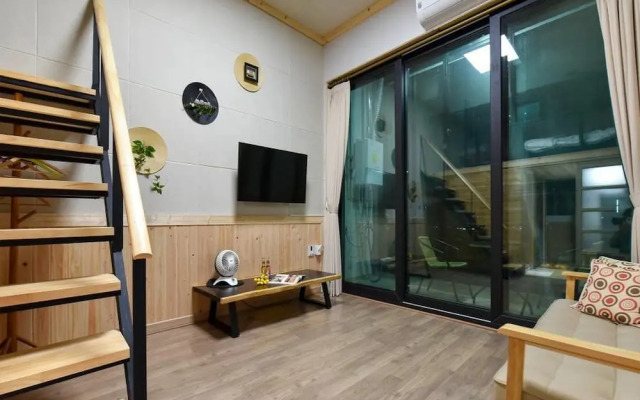 Yeosu Chunghong Pension