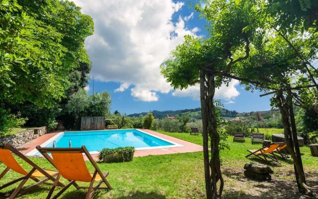 Farmhouse in Bacchereto Near Wine Region