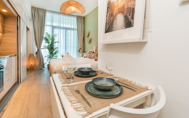 Stunning Apt Marina view with Balcony