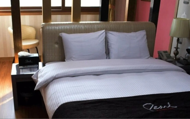 The 7 Business Hotel