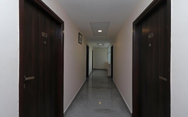 OYO 29382 Golden Laurel Inn