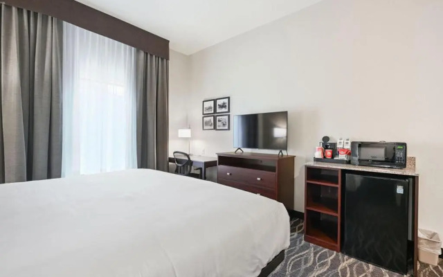 Cobblestone Hotel & Suites - Mosinee