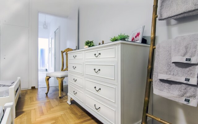 Charming 2 bdr apt next to Piraeus port
