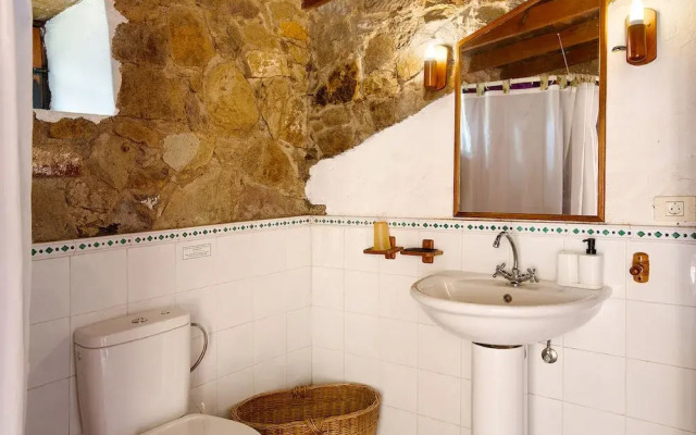 House Sleeps6-parking-garden-pool in Summer-pet