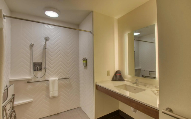 Holiday Inn - Appleton, an IHG Hotel