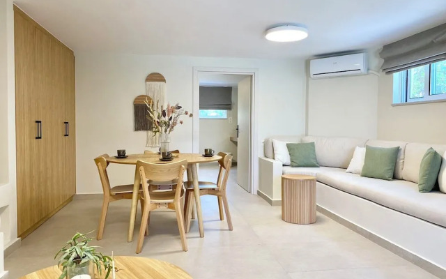 Villa Fleria Seaside Studios & Apts