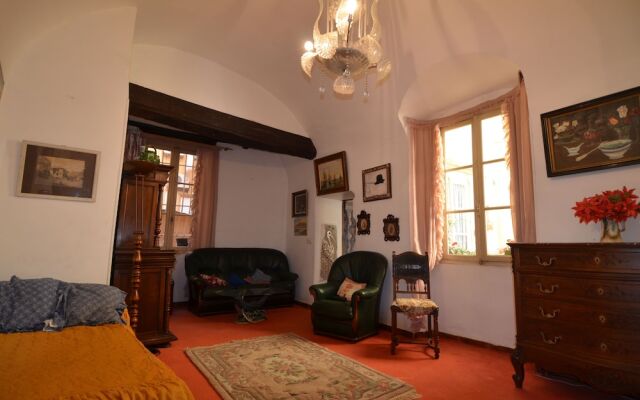 Period apartment 5 period in Old Nice near tramway