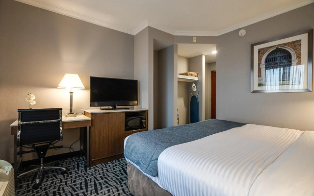 Monte Carlo Inn Toronto West Suites