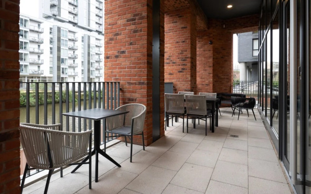 Slate Suite 1BR City Views