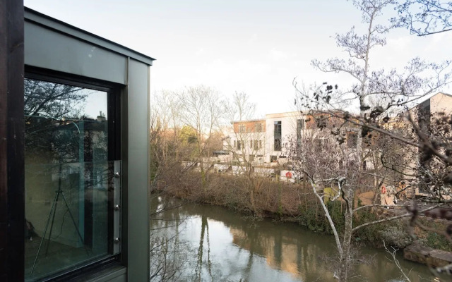 The Cliffside Loft - Distinctly Modern 3BDR Riverside Home