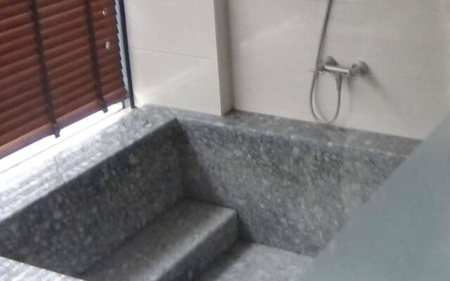 Xiuquanyingyue Hot Spring Garden Hotel