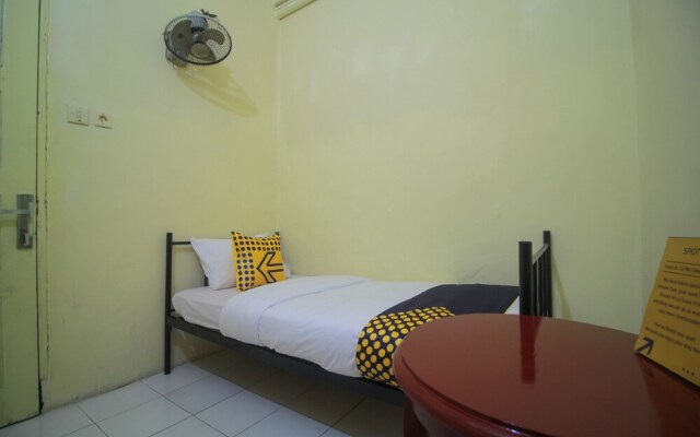 SPOT ON 2305 Andys Nur Penginapan