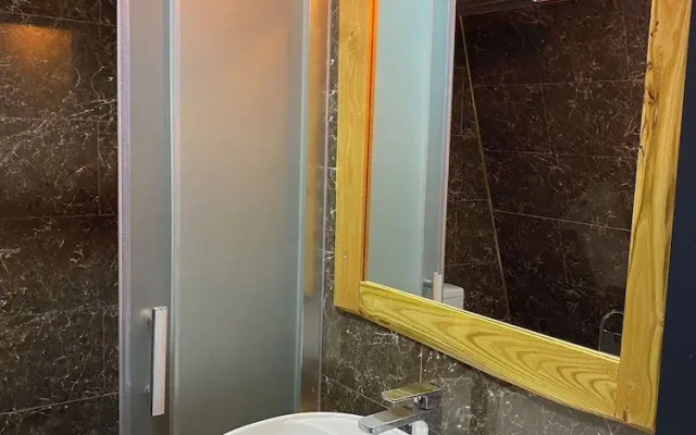 Astroi̇a Otel & Bi̇li̇m Kampi