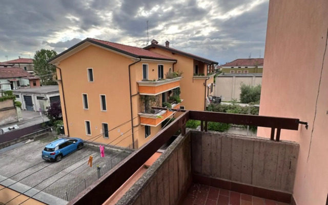 Via Rose (dietro Freccia Rossa)