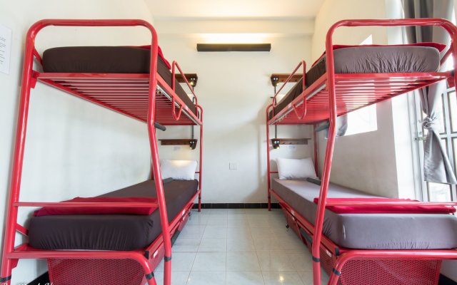 Mojzo Dorm - Hostel