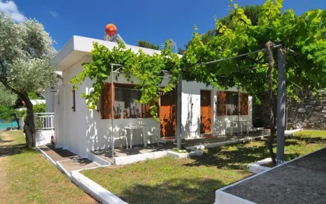 Loutrou Bungalows Hotel