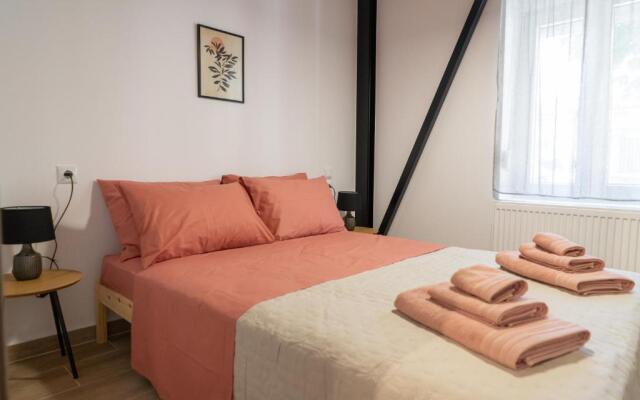 Zalman's Ground Floor 1BR Place