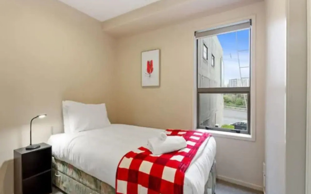 Uptown Two Bedroom Apartment With The Essentials