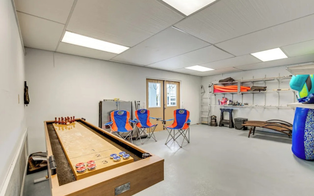 Waterfront Gem: Crystal River Family Home