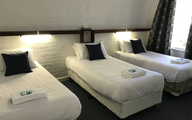 Walpole Hotel Motel