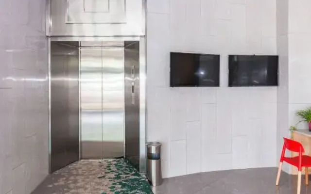 GreenTree Inn Zhixun (Dalian Zhoushuizi Airport Xinzhaizi Metro Station)