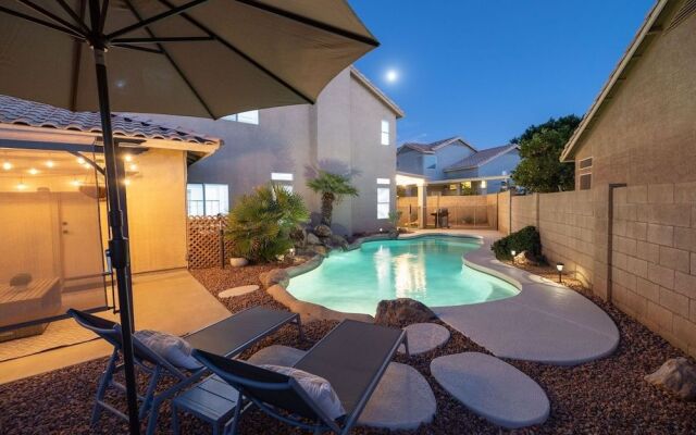 Gilbert Douglas 1 Bedroom Home by RedAwning