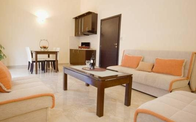 Contessa Apartments