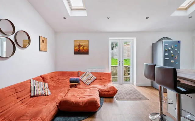 NEW Bright & Stylish 4BD Home City Centre of Leeds