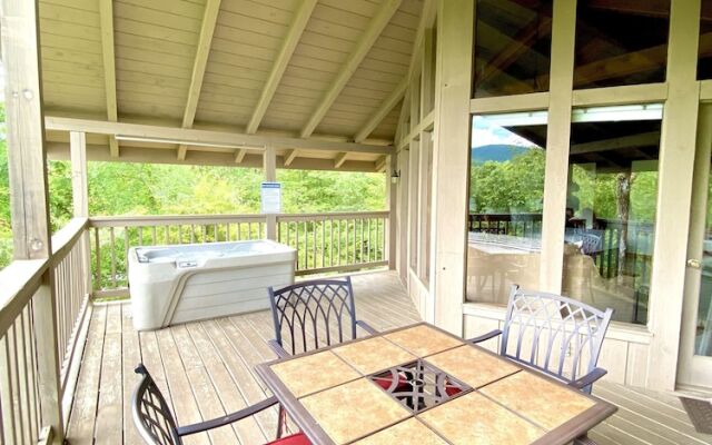 Riverview 1 Bedroom Cabin by RedAwning
