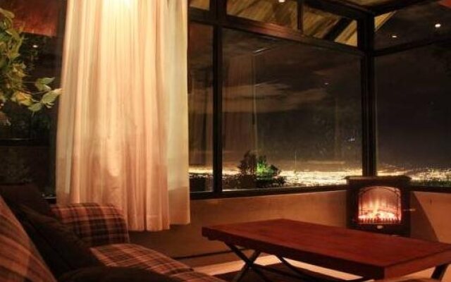 Altura Hotel