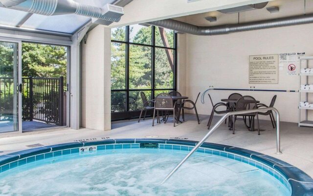 Quality Inn & Suites Peoria North