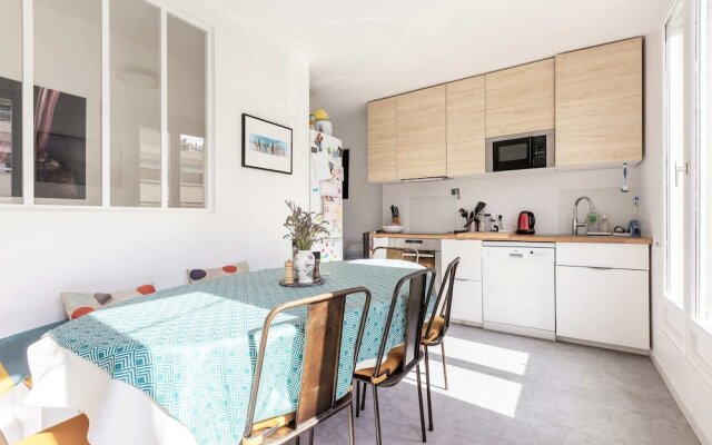 Warm and Homely Duplex Near Montmartre, Fits 5