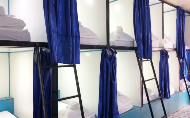 SPOT ON 90112 Semporna Bee Hive - Hostel