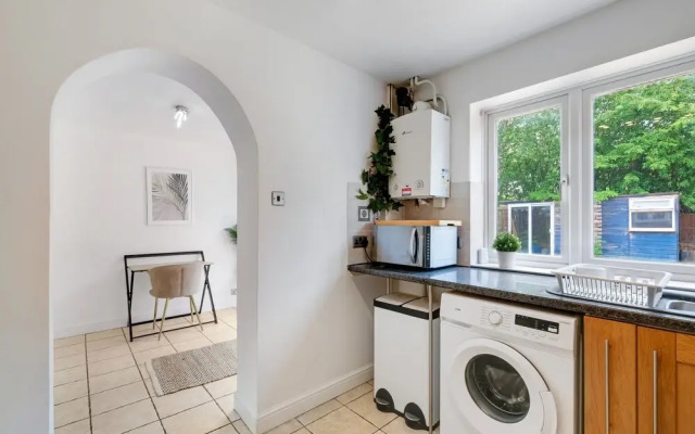 Sharp Close 4 Bedroom 2 Bath - Aylesbury