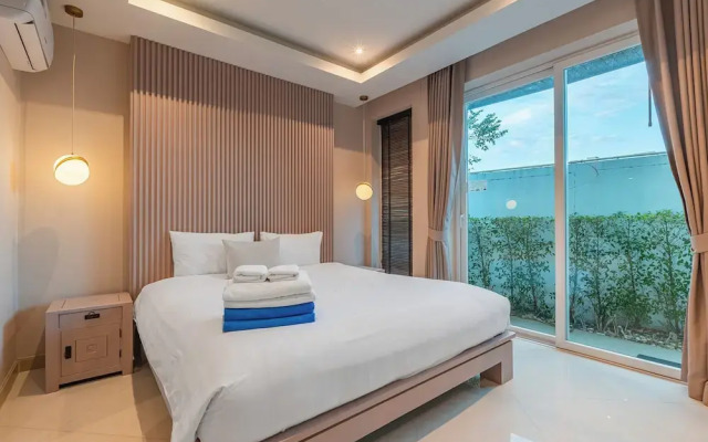 Palm Oasis Pool Villa by Pattaya Holiday